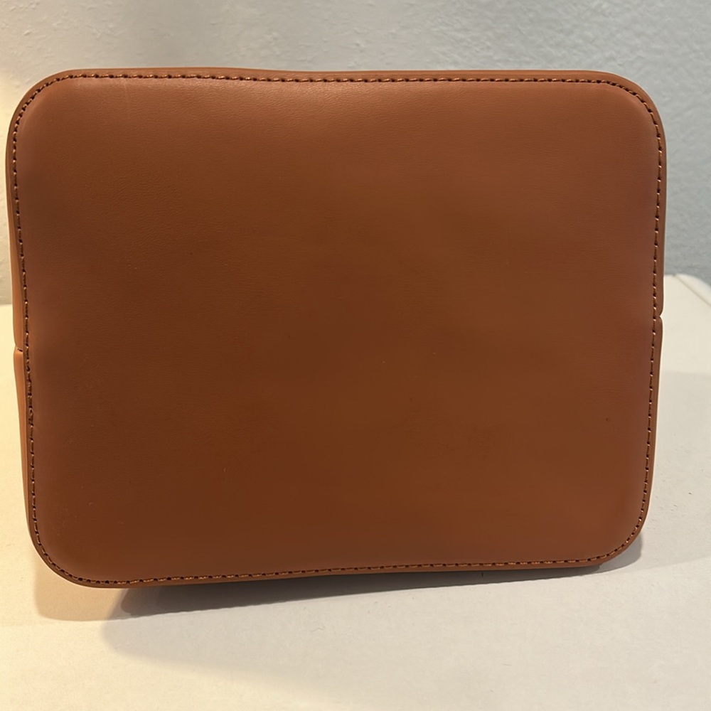 Like NEW Louise et Cie Isel Leather Toasted Almond Frame Novelty Curve Handle - Picture 11 of 13